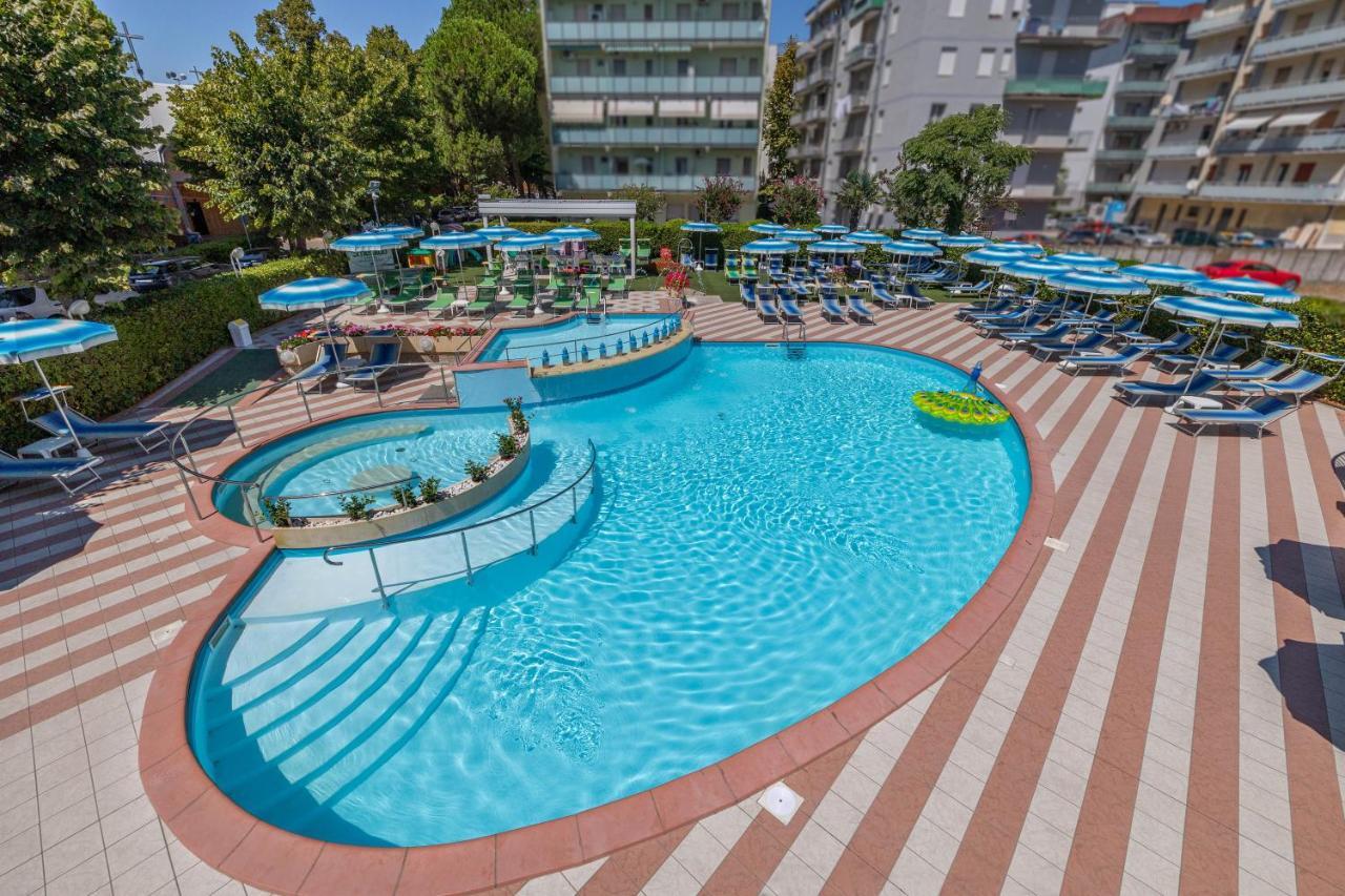Hotel Smeraldo Cesenatico Ngoại thất bức ảnh