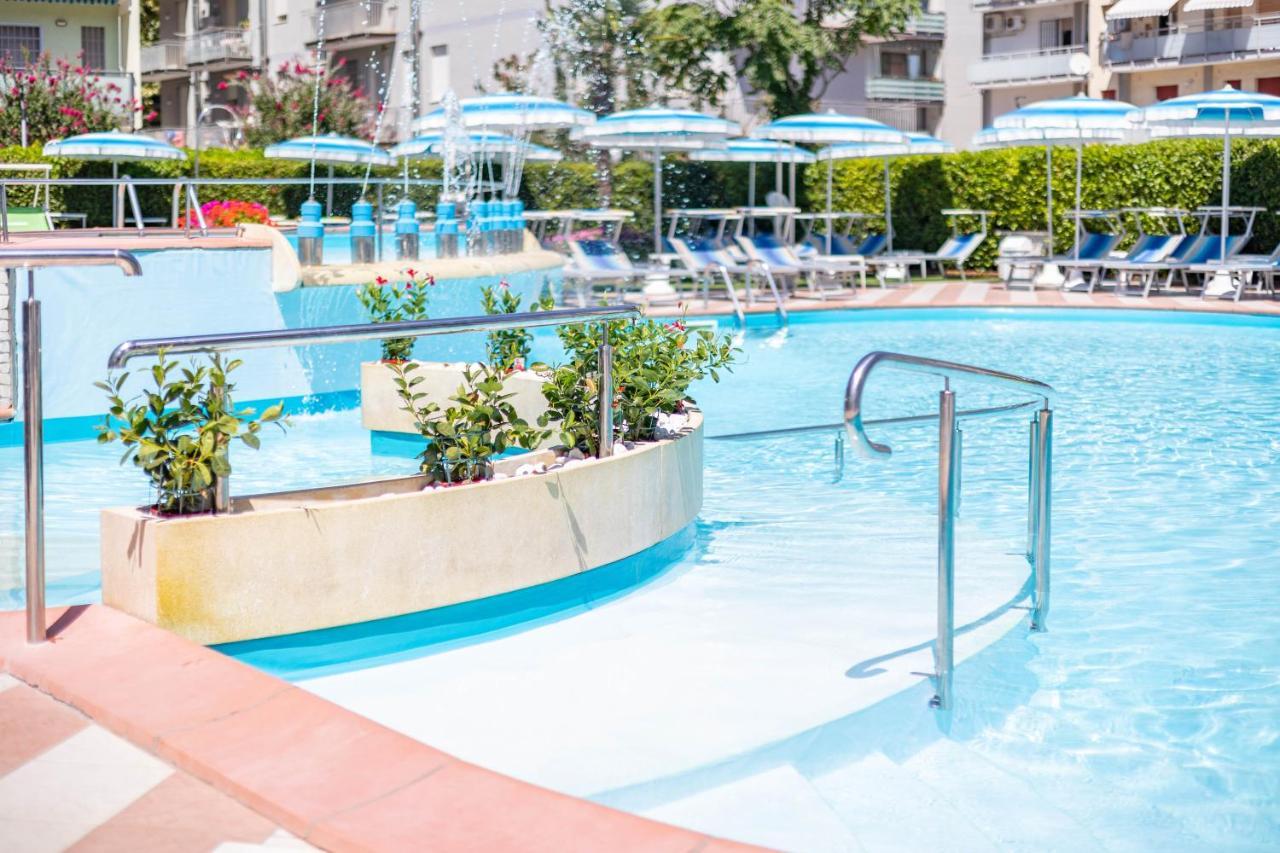 Hotel Smeraldo Cesenatico Ngoại thất bức ảnh