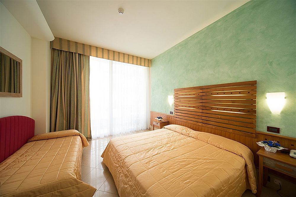 Hotel Smeraldo Cesenatico Ngoại thất bức ảnh