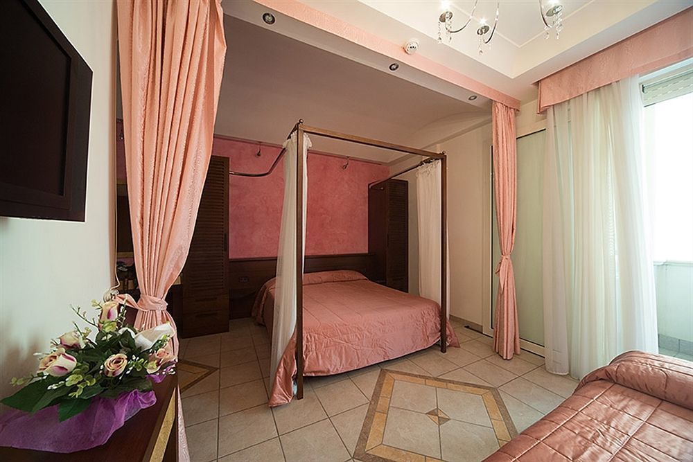 Hotel Smeraldo Cesenatico Ngoại thất bức ảnh