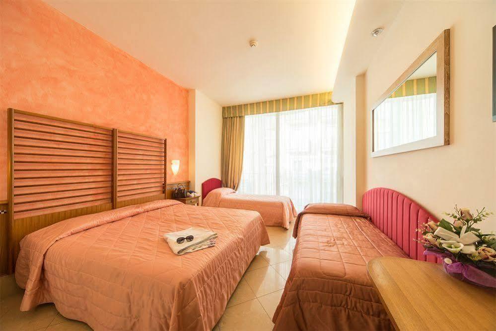 Hotel Smeraldo Cesenatico Ngoại thất bức ảnh